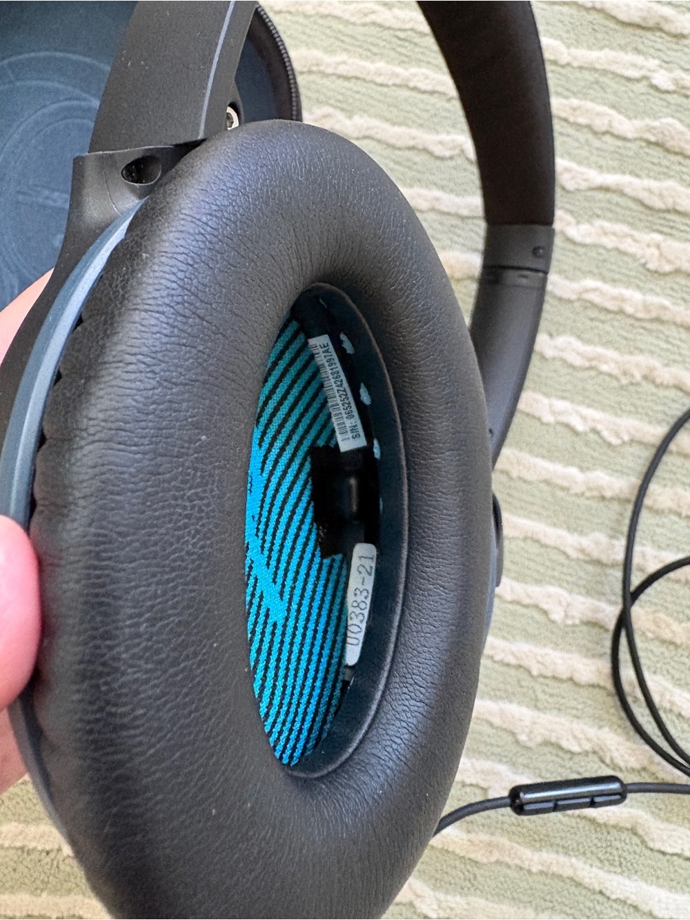 Bose QuietComfort 25 (QC25) Noise Canceling Headphones - Picture 10 of 11